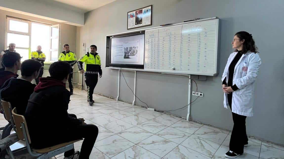 Trafik Haftası Etkinliği Bilinçli Nesiller İçin Bir Adım Daha